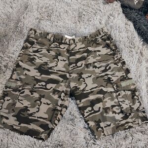 Paper Denim & Cloth Camouflage Cargo Short EUC 100% Cotton